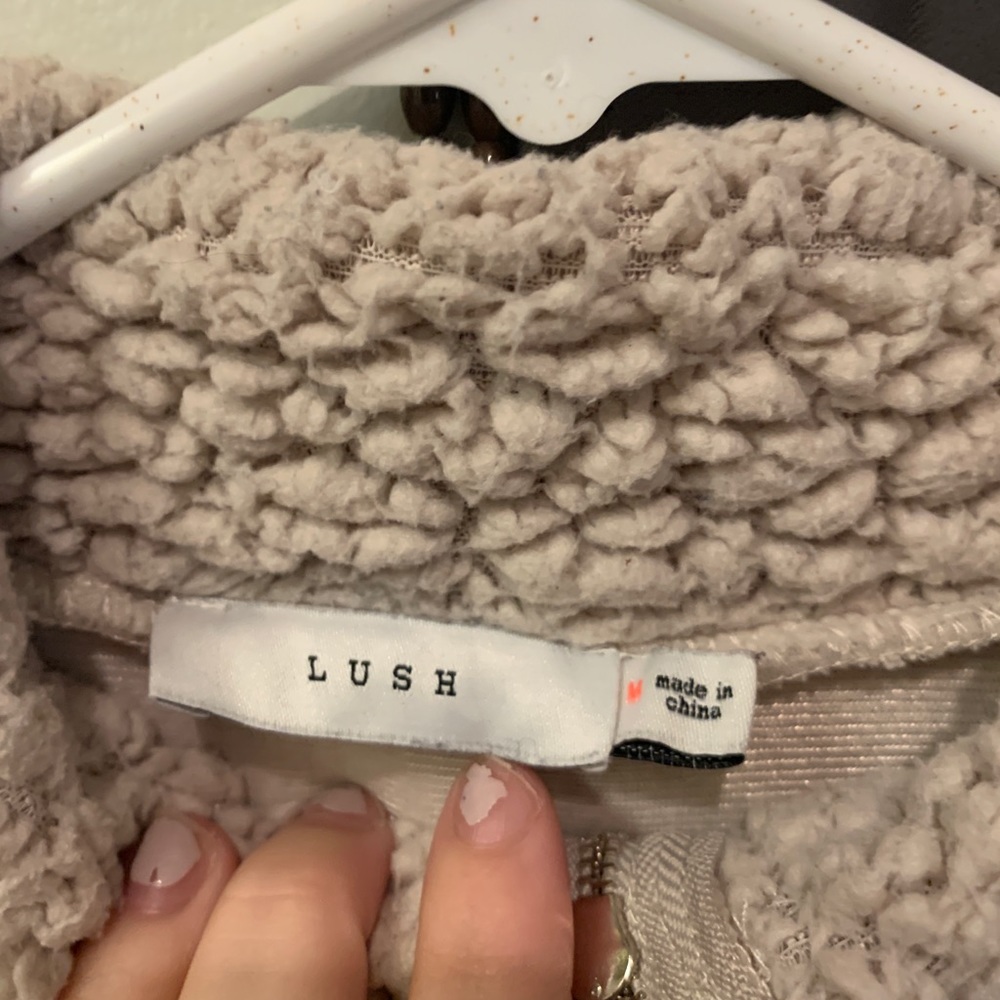 Fuzzy pullover - Picture 3 of 3